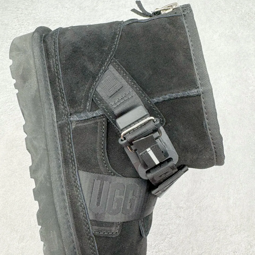 Pick up locally 💰640 UGG 5013 snap-on men's autumn and winter sheepskin and fur integrated snow boots. All shoes are made from the same factory as ZP. Longfeng A-grade Australian imported sheepskin and fur integrated men's boots. Brand OEM production line. Fully follow the ZP process. Original pattern maker of the OEM. Adhering to the principle of no original shoes and no development selection. Pay attention to every detail. The most authentic version on the market TREADLITE "Light Wing" technology outsole Lightweight/durable/flexible/pile size: 40 41 42 43 44 Coding: by3936050